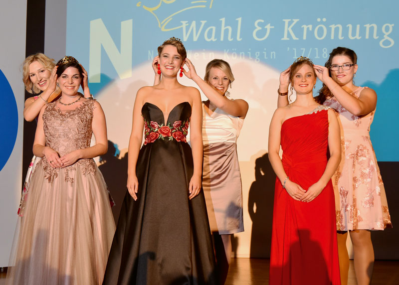 Nahe: Weinkönigin aus Mandel