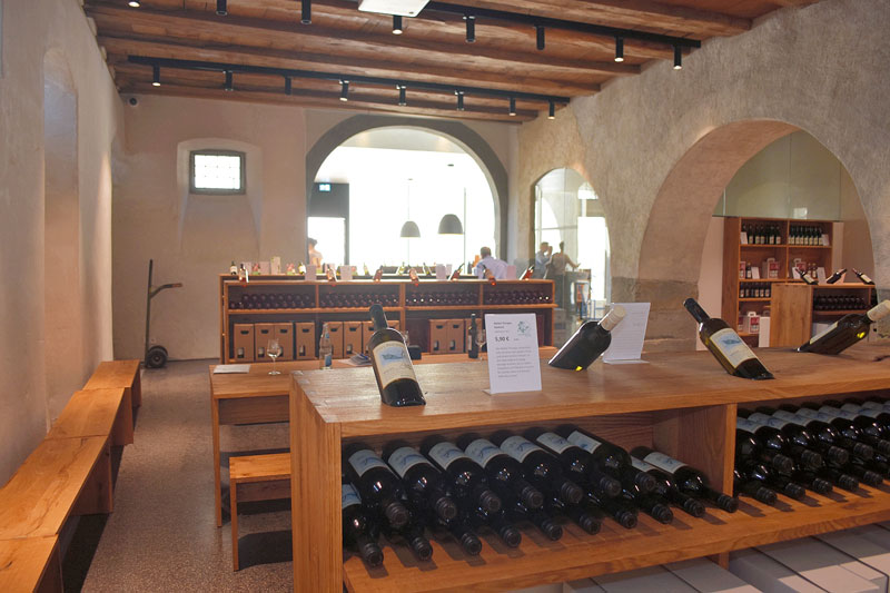 Neue Vinothek im alten Kloster