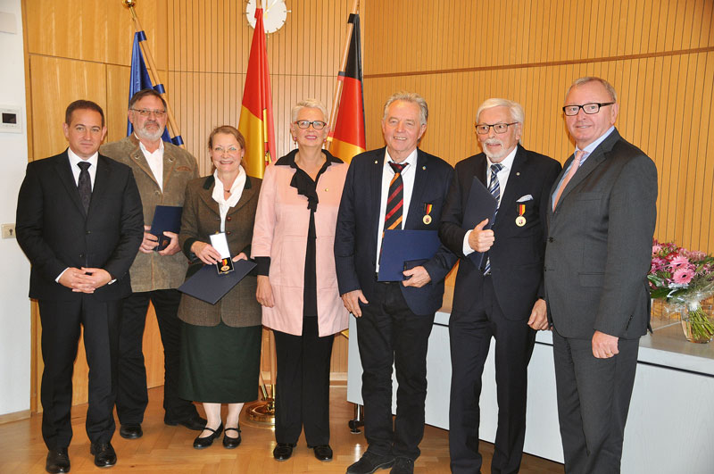 Rheinland-Pfalz: Langjähriges Engagement im Weinbau ausgezeichnet