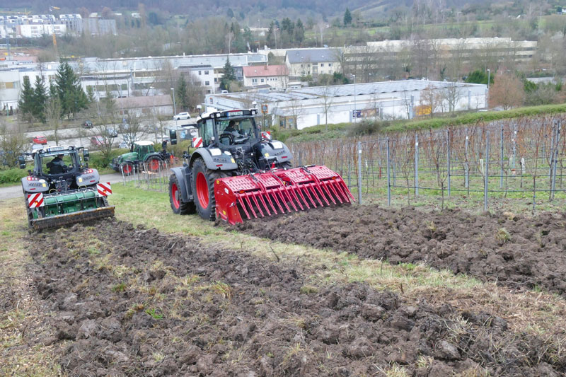 Flach wenden und tief lockern