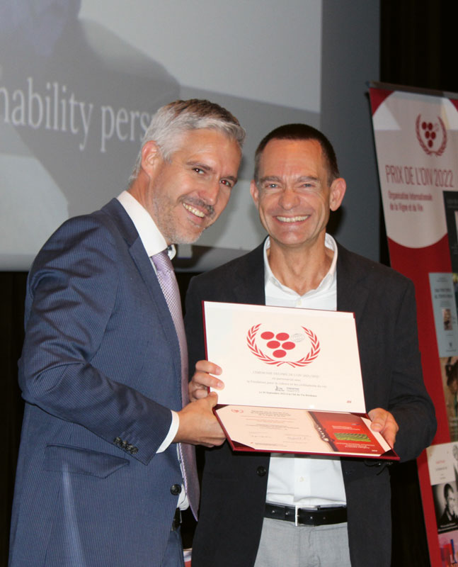 Prof. Dr. Marc Dreßler erhält Auszeichnung