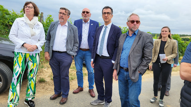 Cem Özdemir im Gespräch mit Weinbaupräsidenten
