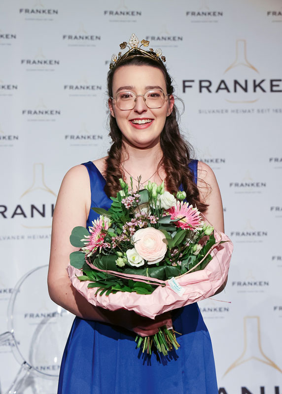 Franken: Lisa Lehritter zur  Fränkischen Weinkönigin gekrönt