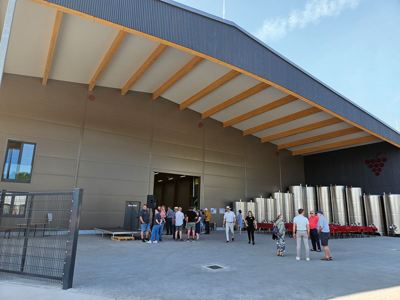 Kellereibedarf Wagner weiht neue Lagerhalle ein